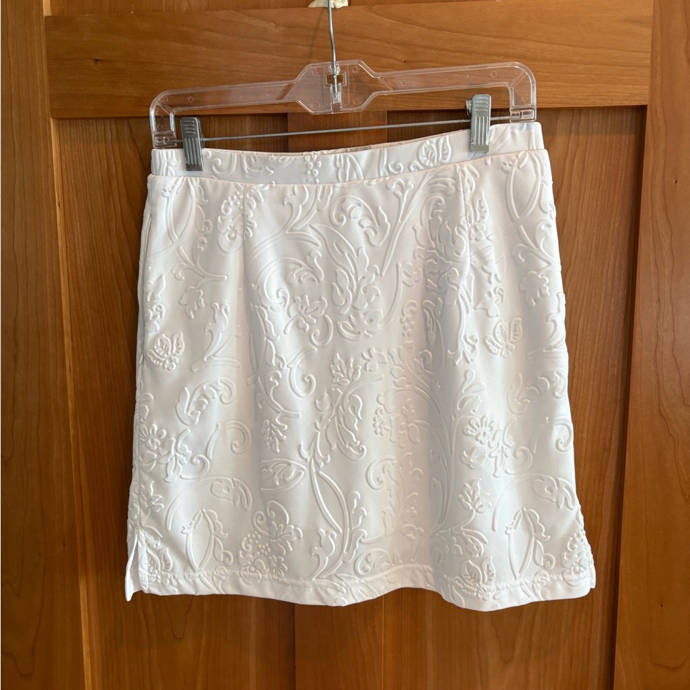 Embossed white golf skort S
